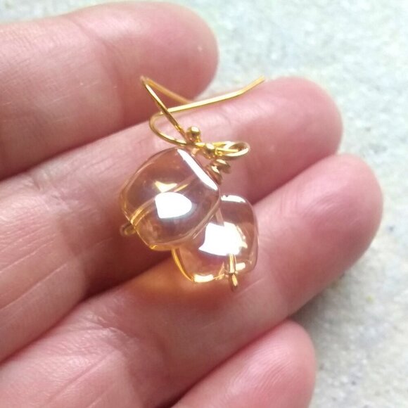 ๐โ๏ธโ๏ธ $10 Stocking Stuffers! Shimmering Yellow/Golden Warped Tile Drop Earrings - Picture 7 of 9